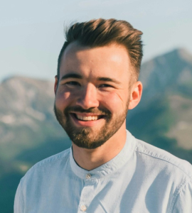 team-skip-03 Tym bardziej inny człowiek